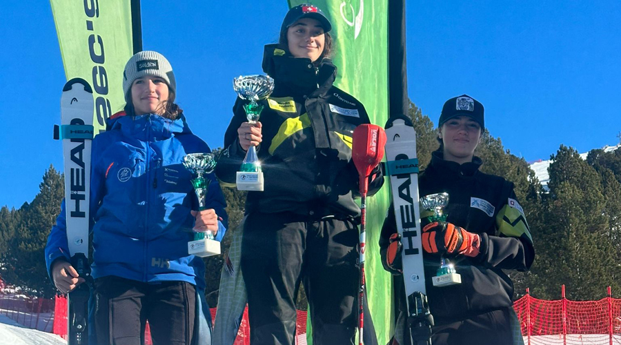 Podi femení scratx Trofeu Lucas Fois. 1a Candela Mortés, 2a Etna Pou, 3a Ainhoa Piccino (FAE)