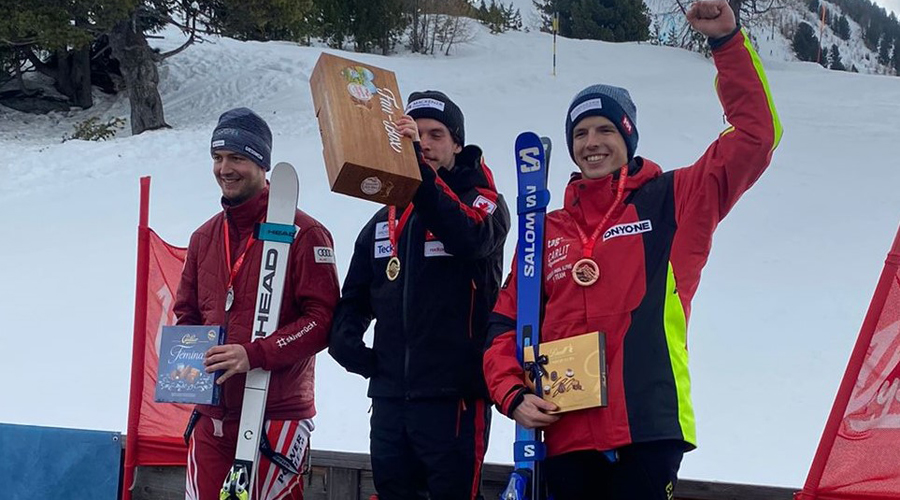 Roger Puig, a la dreta, com a tercer classificat (FAE)