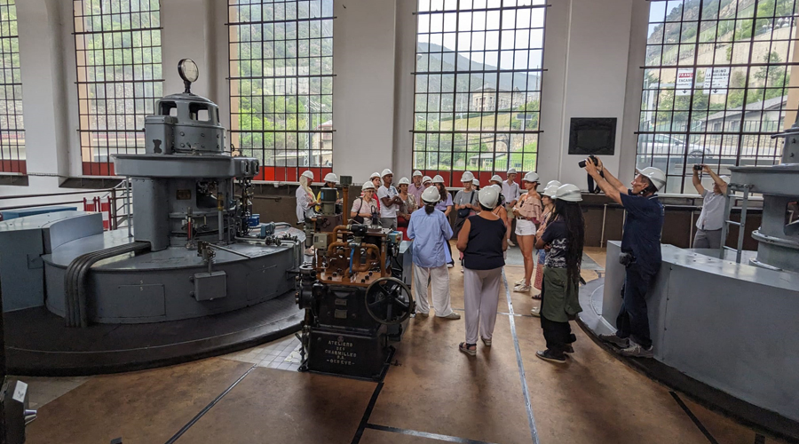 Un grup de persones participant en una de les activitats programades al 2023 (FEDA Cultura)