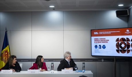 Patty Bafino, cap del Servei de Joventut i Participació Ciutadana, la cònsol menor, Olalla Losada i el director d'Unicef Albert Mora