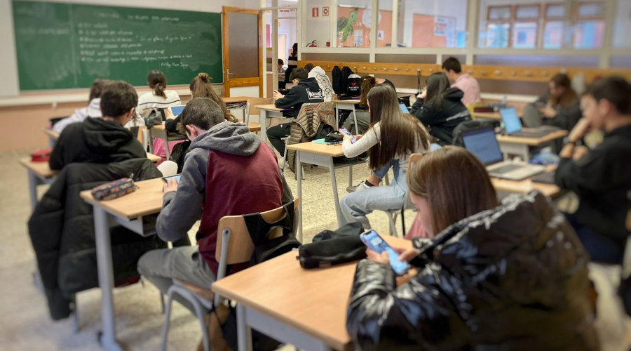 Alumnes participant al concurs de relats per WhatsApp (SFGA)