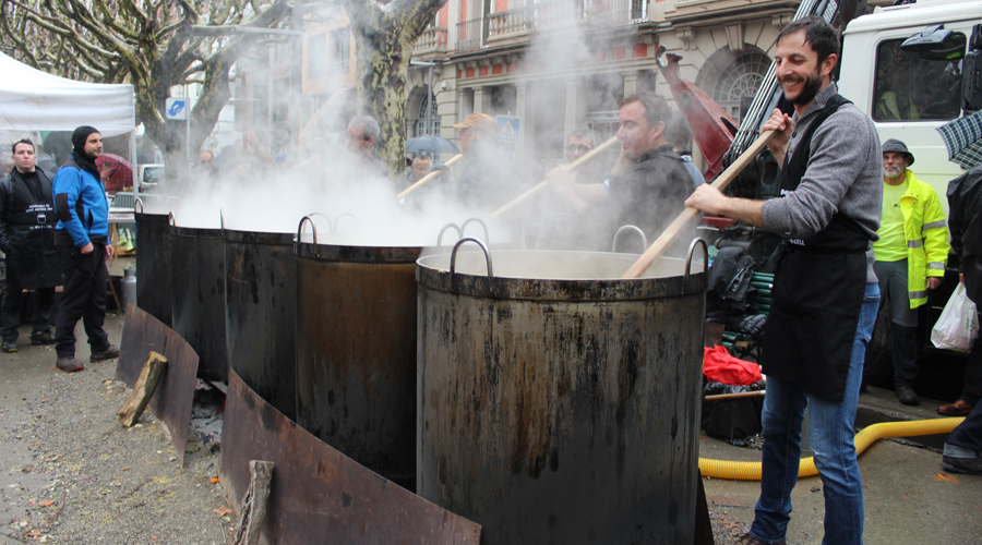 Els escudellaires de la Seu preparant les 7.000 racions (Aj. la Seu)