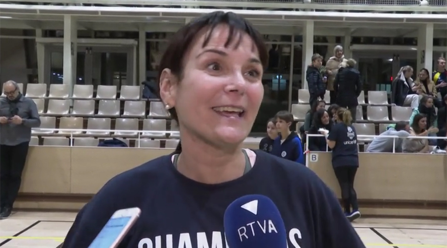 La ministra Mònica Bonell ha participat de la iniciativa solidària (ATV)