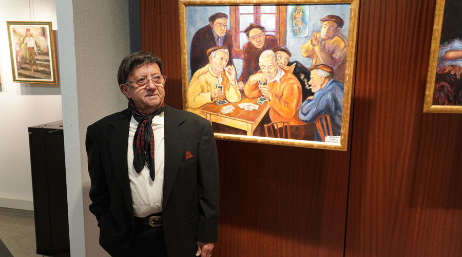 L'artista Pedro Muñoz exposant a Encamp (Comú)