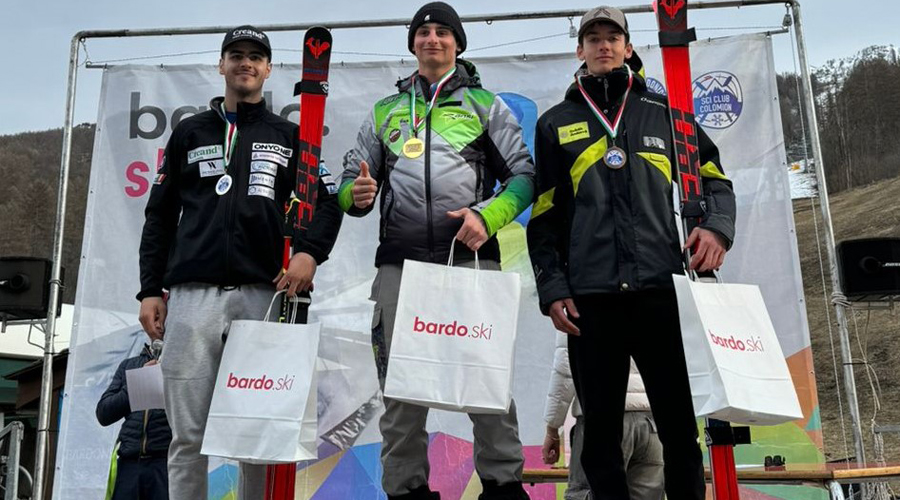 Dalt del podi, Àlex Rius a l'esquerra i Àlvar Calvo a la dreta (FAE)