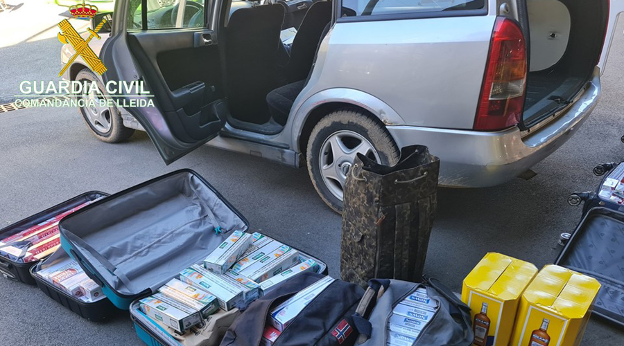 Part dels articles de contraban intervinguts a la Farga de Moles (Guàrdia Civil)