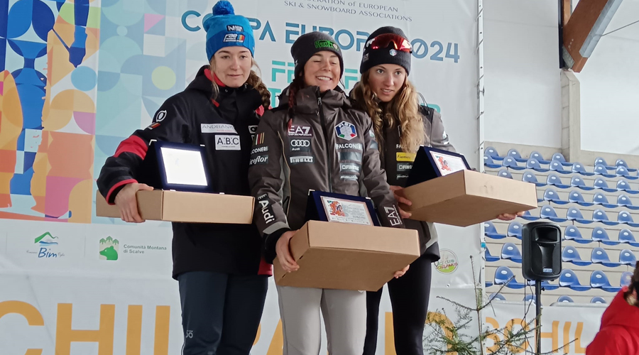 A l'esquerra, Gina del Rio, al segon calaix del podi assegurant-se la Copa d'Europa FESA Cup (FAE)