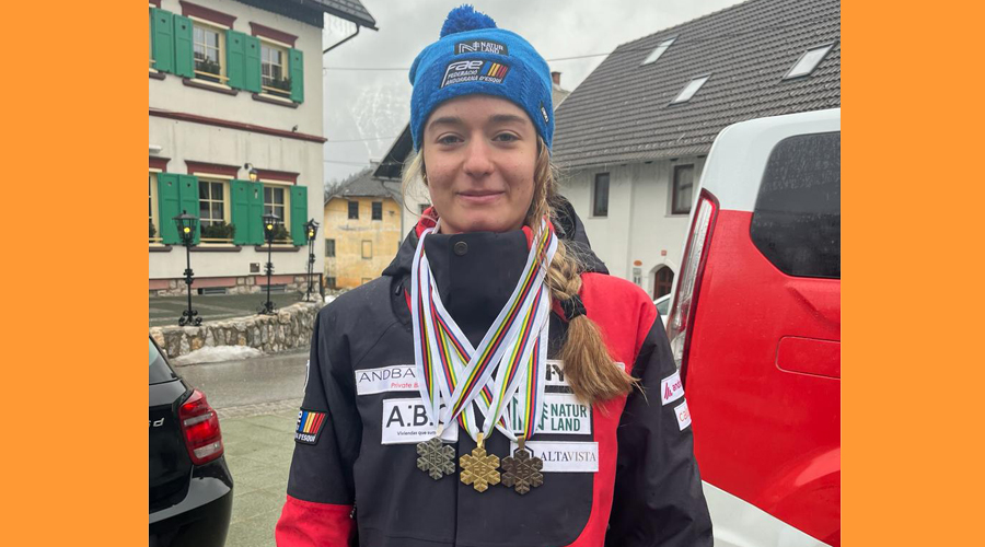 Gina del Rio amb l'or, la plata i el bronze, les medalles guanyades a Planica