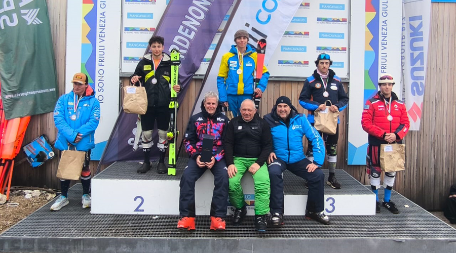 Pirmin Estruga al segon calaix del podi (FAE)