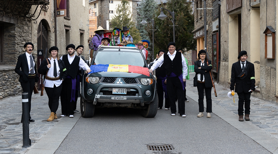 La representació dels Contrabandistes, un dels plats forts del Carnaval d'Ordino (Associació de Cultura Popular)