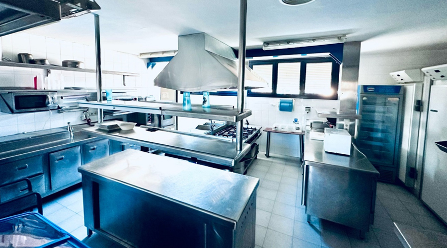 Cuina del bar-restaurant "La Terrasseta", al Parc Olímpic del Segre, a la Seu (Aj. la Seu)