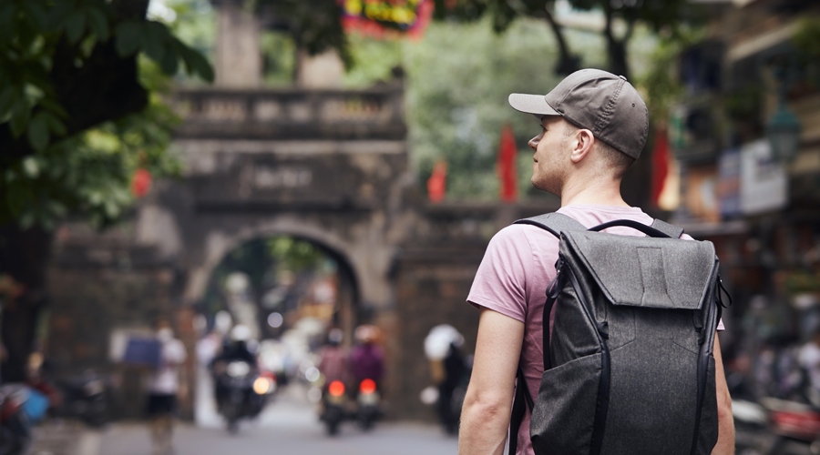 Un home viatjant en solitari (Getty images)