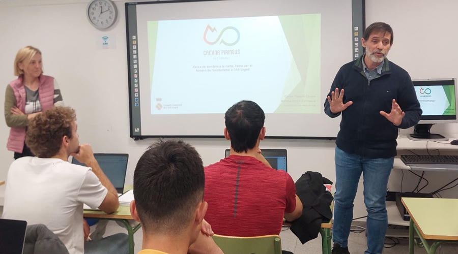 Xerrada a alumnes d'INEFC sobre el projecte Camina Pirineus