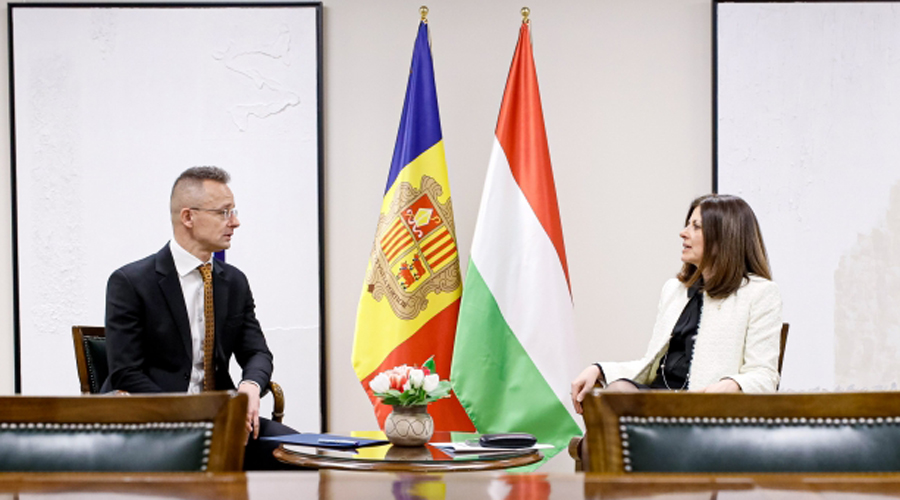 El ministre d'Exteriors hongarès amb la ministre Imma Tor (SFG)