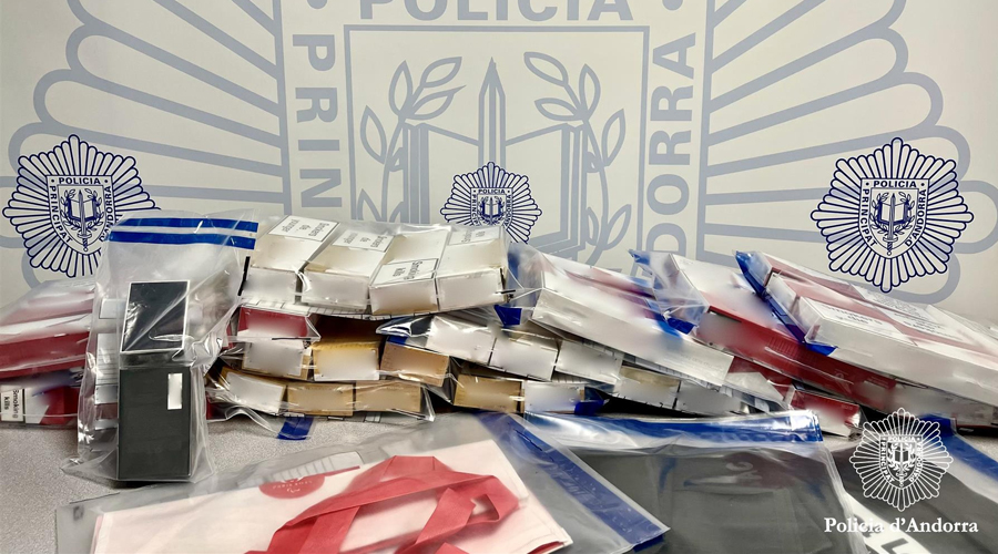 El tabac i el perfum intervingut (Policia d'Andorra)