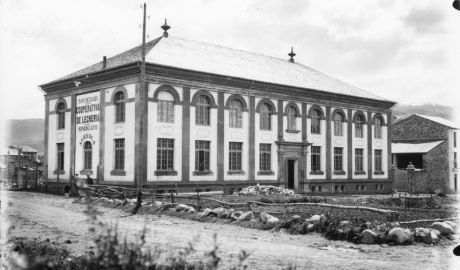 Fotografia: Edifici Cooperativa Cadí ca.1927. ACAU, Fons Maravilla