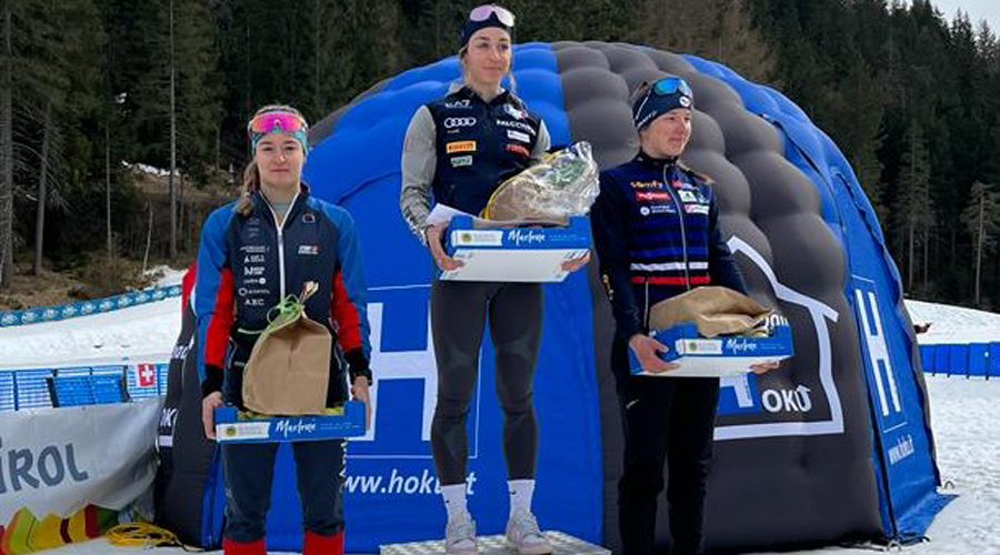 A l'esquerra, Gina del Rio, en el segon calaix del podi (FAE)