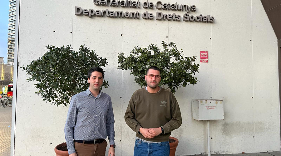 L'alcalde de la Seu, Joan Barrera, i el portaveu de la CUP, Bernat Lavaquiol, al sortir de la reunió amb Oriol Amorós (Aj. la Seu)