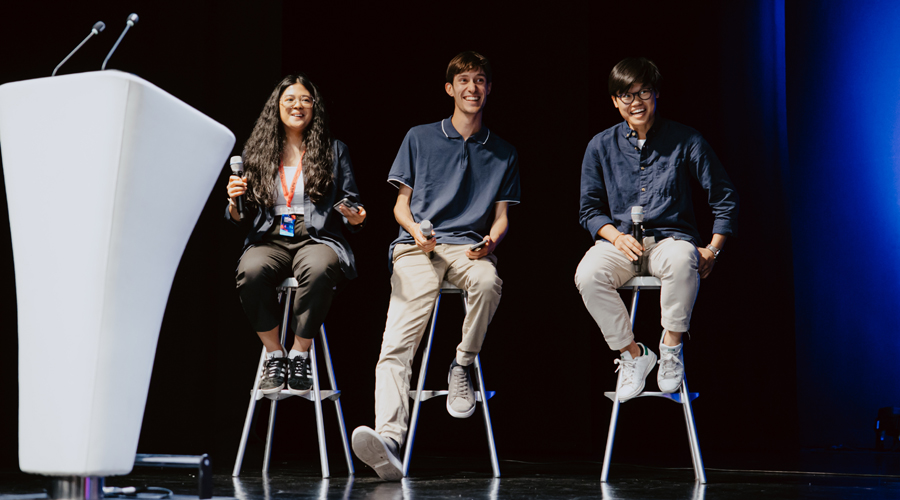 Tres joves que van formar part del jurat en una edició anterior (Carnet Jove Andorra)