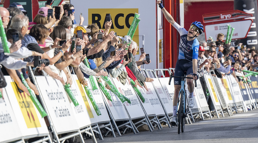 Nick Schultz (Israel-Premier Tech), líder del primer dia de la Volta (La Volta)