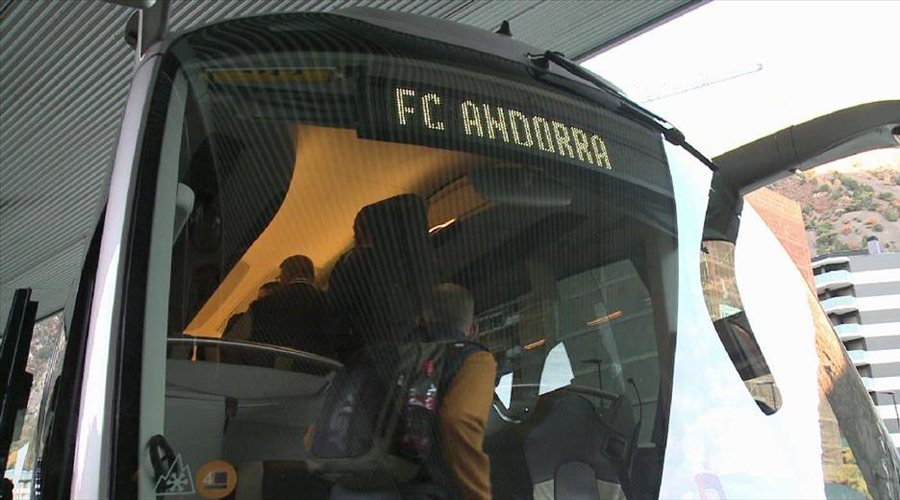Autocar utilitzat en un desplaçament de l'FC Andorra (AndorraDifusió)