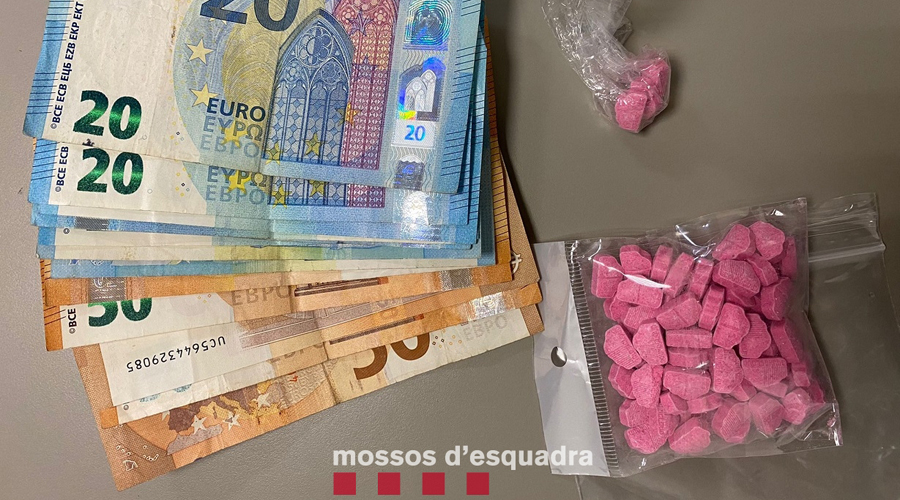 Diners i droga intervinguda pels Mossos, un total de 80 pastilles (Foto: Mossos d'Esquadra)