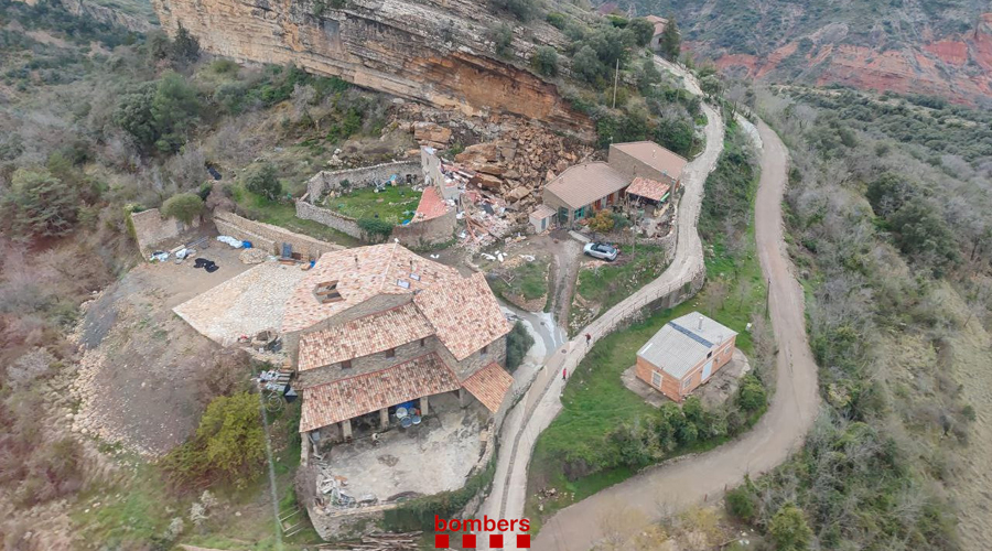 Despreniment al nucli de Santa Engràcia, al Pallars Jussà (Foto: Bombers Generalitat)