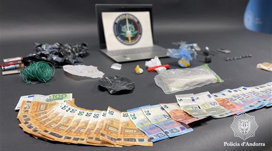 Els diners i la droga intervinguda (Policia d'Andorra)