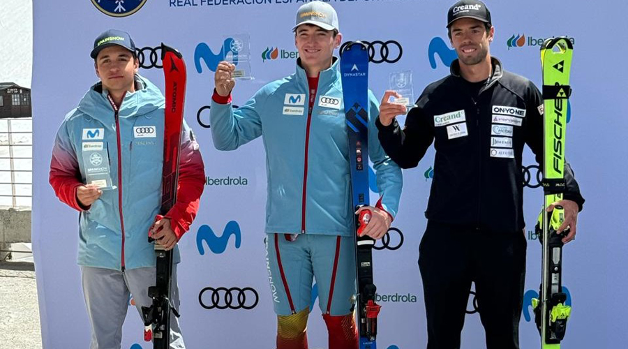 Axel Esteve - a la dreta-, 3r a l'eslàlom NC de Sierra Nevada (FAE)