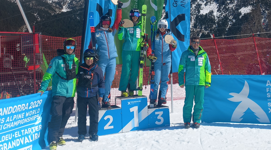 L'andorrana, Carla Mijares, dalt de tot del podi, sent campiona d'Andorra de gegant (FAE)