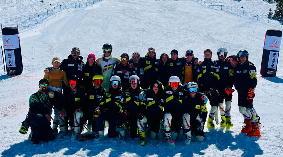 La delegació andorrana U14 i U16 a Val d'Isère (FAE)