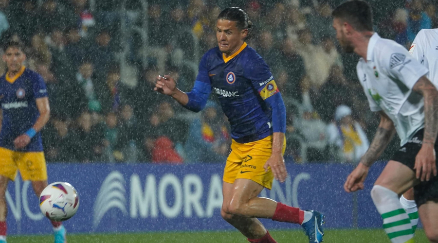 La intensa pluja ha estat protagonista durant el partit (FC Andorra)