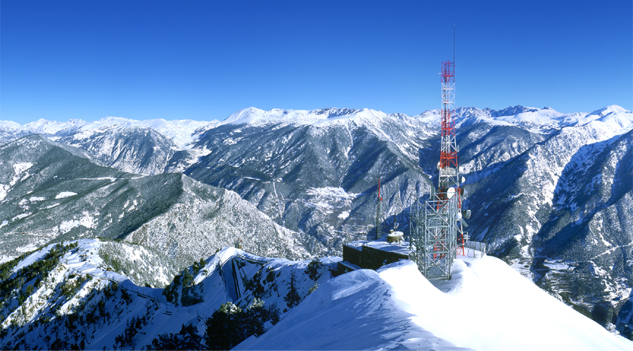 El pic de Carroi amb antenes d'Andorra Telecom (operadora)