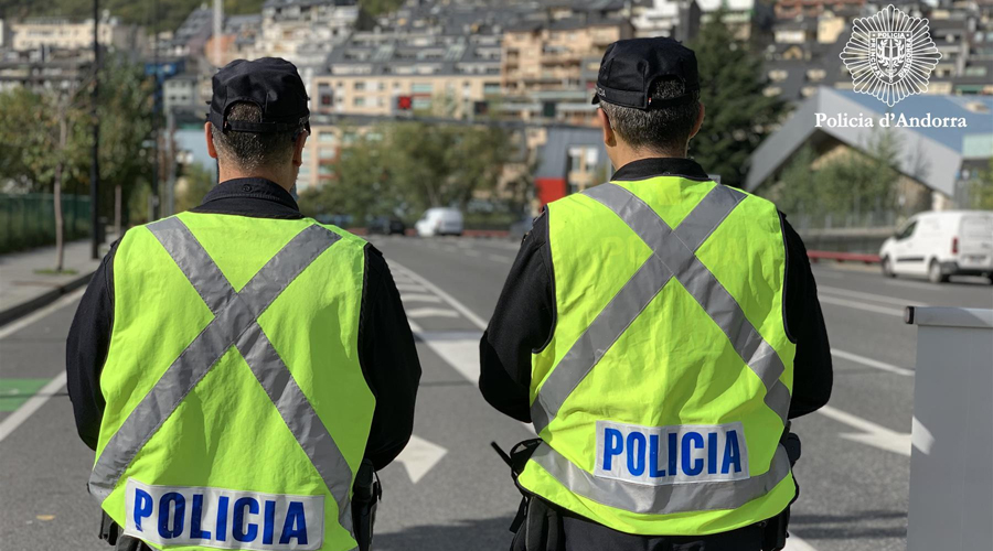 Dos policies en un control de carretera