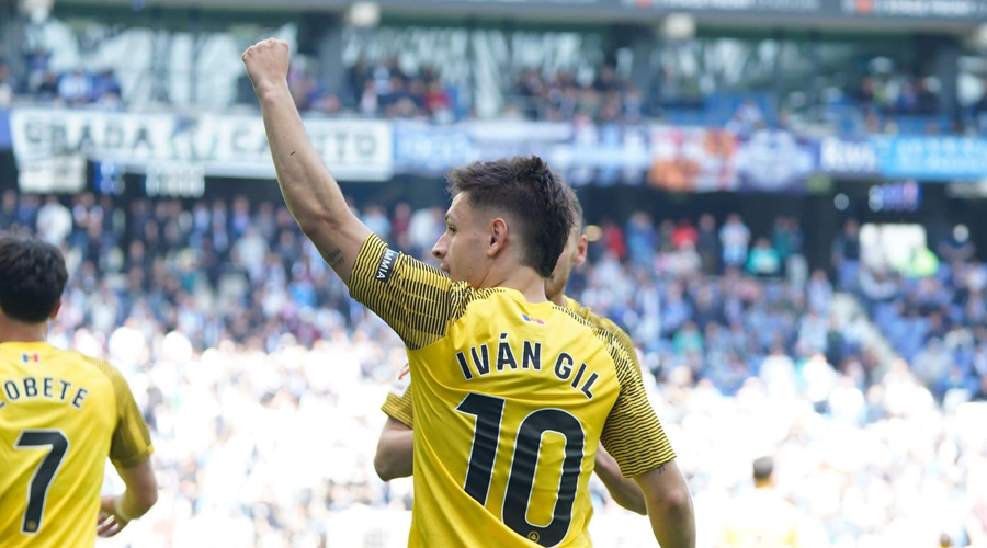 Iván Gil, puny en alt, celebrant el seu gol per als tricolors (FC Andorra)