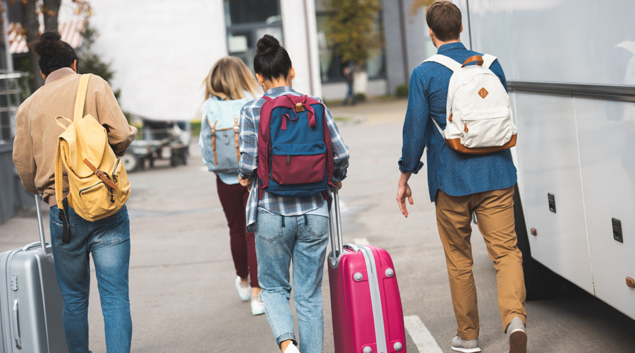 Desplaçament d'estudiants del seu lloc de residència fins al centre d'ensenyament (Govern.cat)