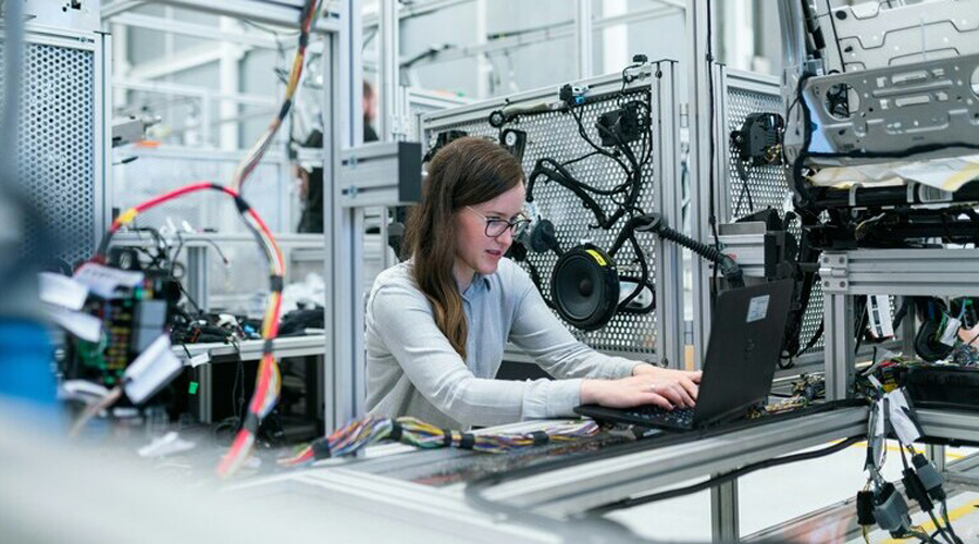 Una investigadora de sistemes energètics (elcomparadordeluz.com)