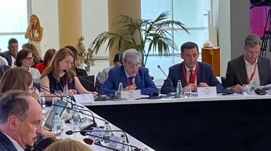 Al centre de la imatge, el ministre Ladislau Baró (SFGA)