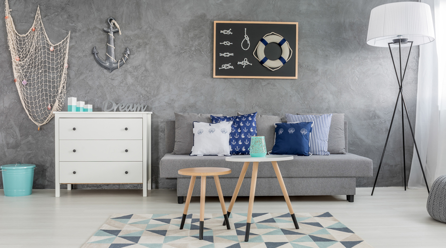 Un saló decorat amb un clar estil marí (AMIC)