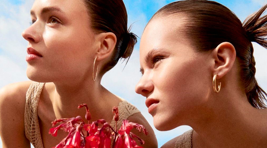 Dues noies que han escollit un coloret adient per a la seva fesomia (Lefties)