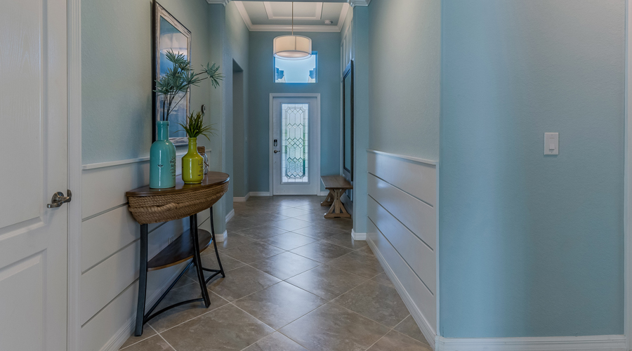 Un passadís decorat amb estil (AMIC)