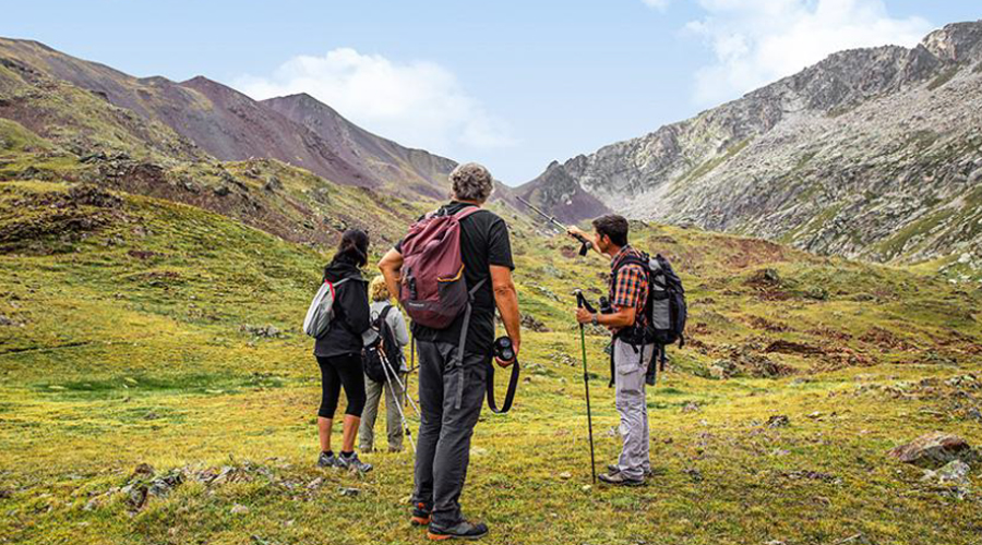 Un grup de persones practicant senderisme (Foto: Motiva.cat)