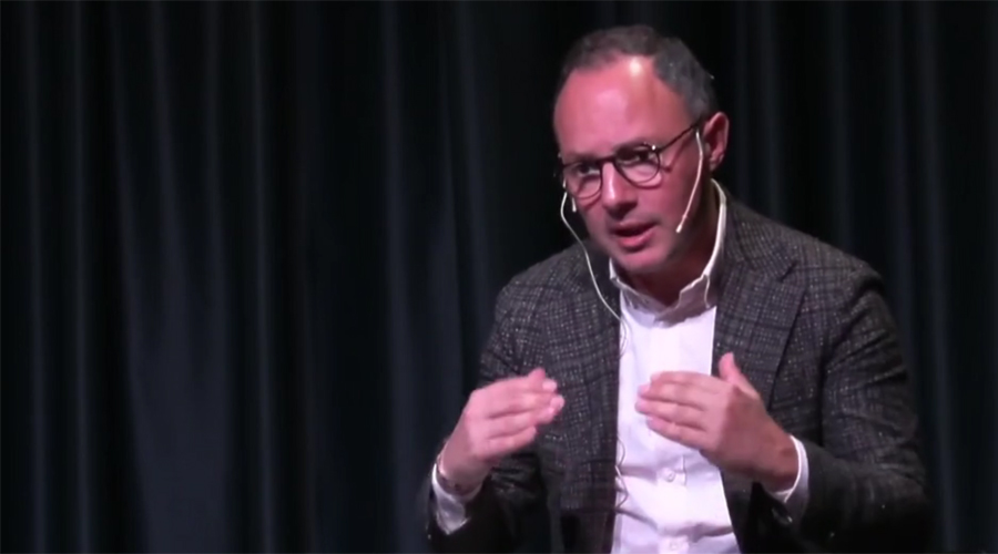 Xavier Espot en la seva intervenció sobre l'avortament, ahir a Encamp, en la reunió informativa sobre l'Acord d'Associació (ATV)