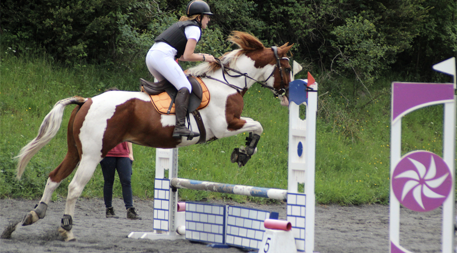 Aina Ortolà en un dels seus salts (FAH)