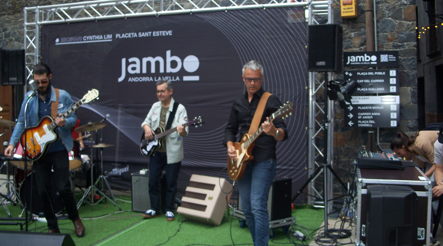 El grup andorrà “Bluetonics” a la plaça Sant Esteve