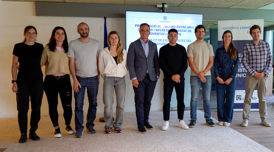 Imatge de l'acte celebrat aquest dimarts a Ordino amb el secretari d'Estat d'Esports al centre de la foto (AR+I)