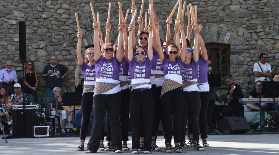 Els Bastoners Lauredians actuant en un Jambo (Esbart Laurèdia)