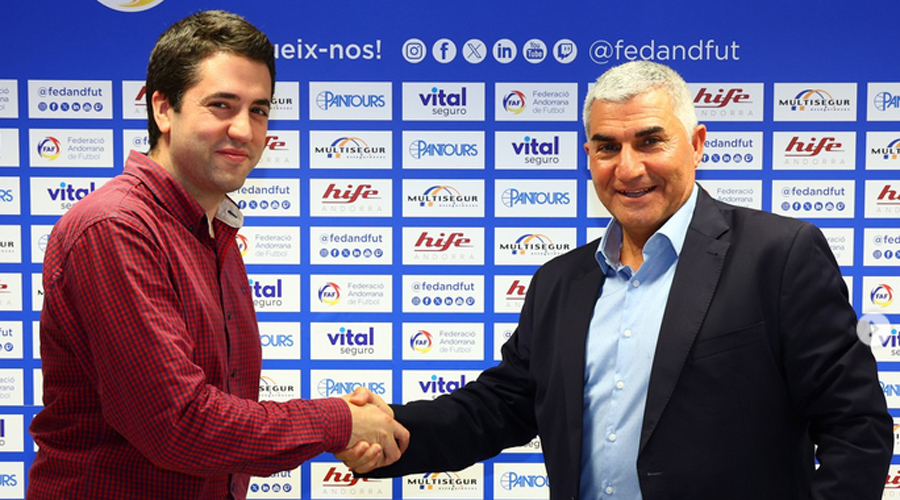 Joan Barrera i Fèlix Álvarez formalitzant l'acord (FAF)