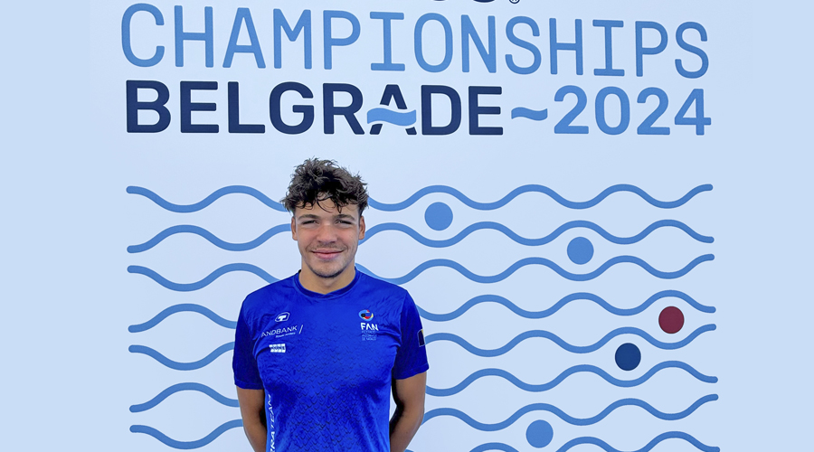 El nedador andorrà, Kevin Teixeira, competint a Belgrad (FAN)