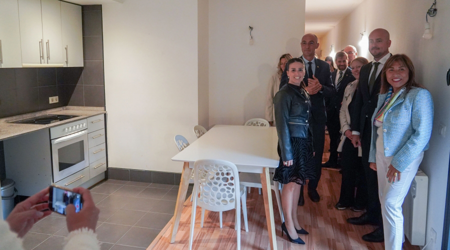 Visita a un dels pisos de la Solana (SFGA)